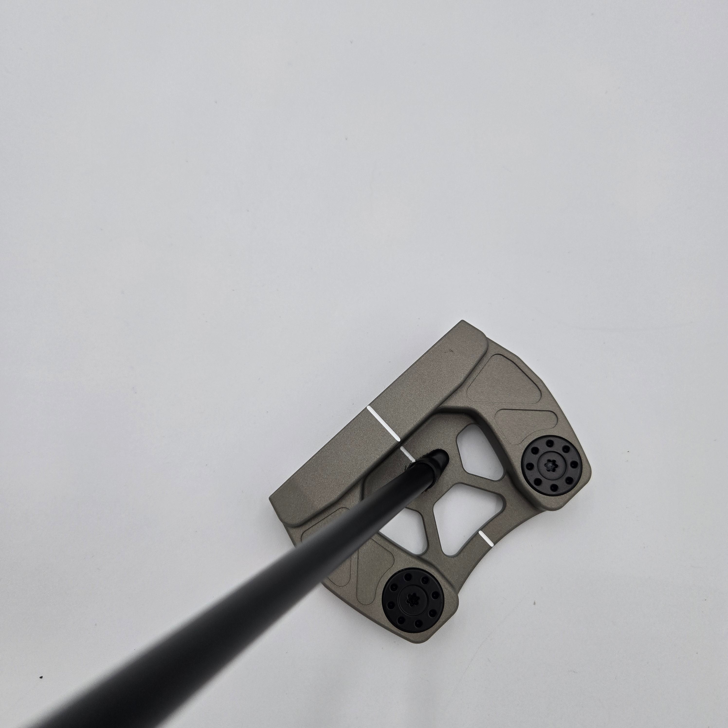 #105 Goliath CenterFire/ 37''/ Right Hand/ Silver (8/10)